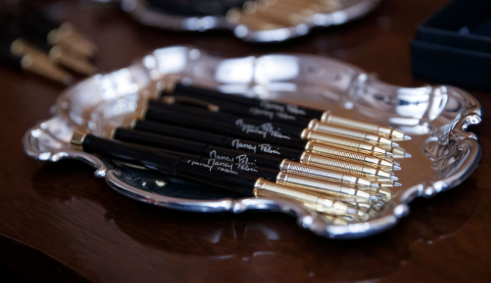 Pelosi Impechment Pens Black and Gold