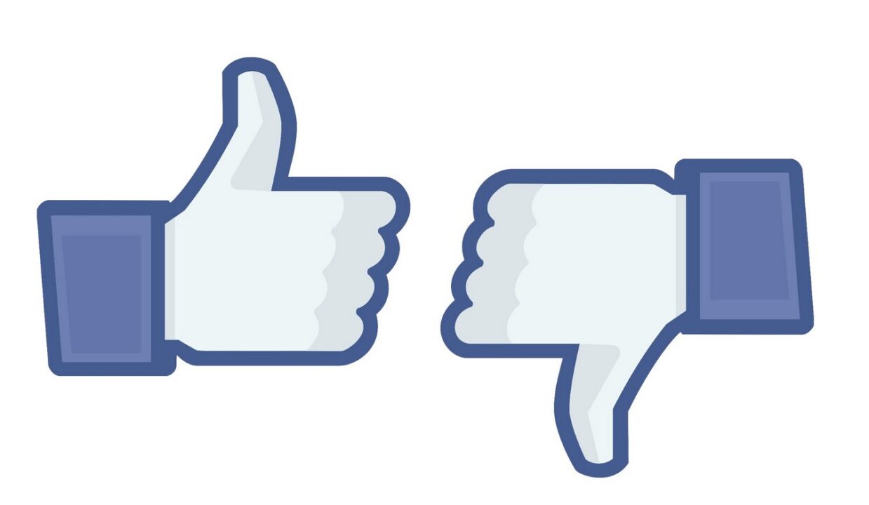 Social Media THumbs Up Thumbs Down