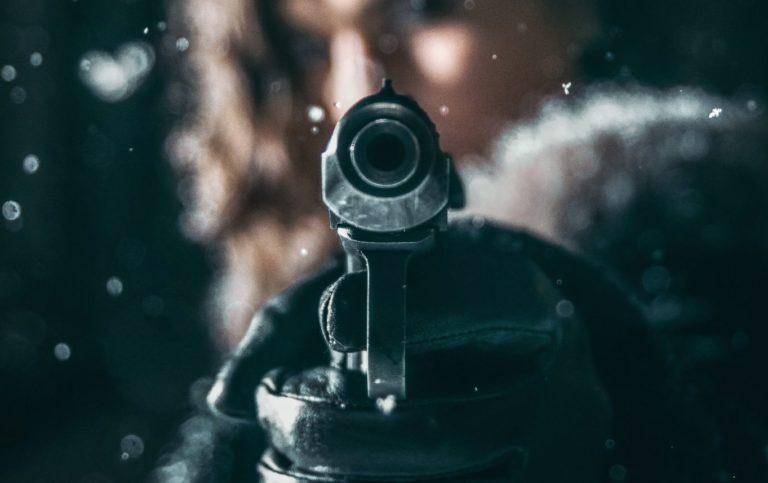 Gun, snow, barrel woman