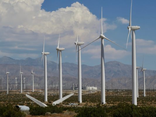 laurel-and-michaWInd power WIndmillsel-evans-PtjZggrb42E-unsplash