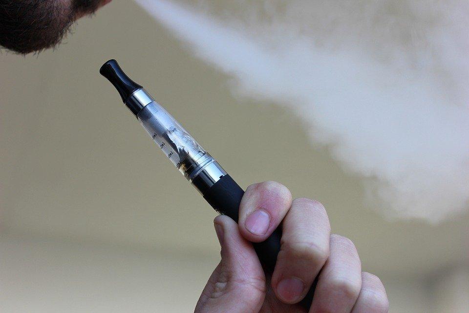 pixabay.com photos e-cigarette-vaping-1301664