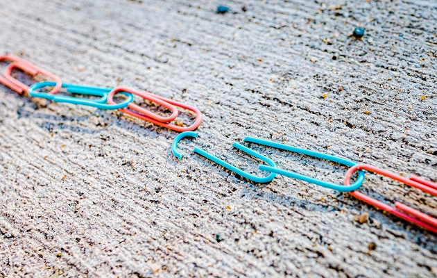 breaking - broken chain paper clips
