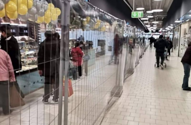 Germany seperates vax and unvax shoppers with fences or screens