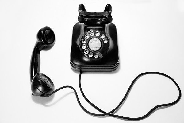 rotary phone Photo by Quino Al on Unsplash