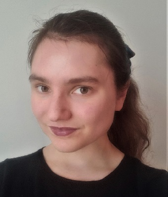 Chloe_Ezzo_headshot November_2021