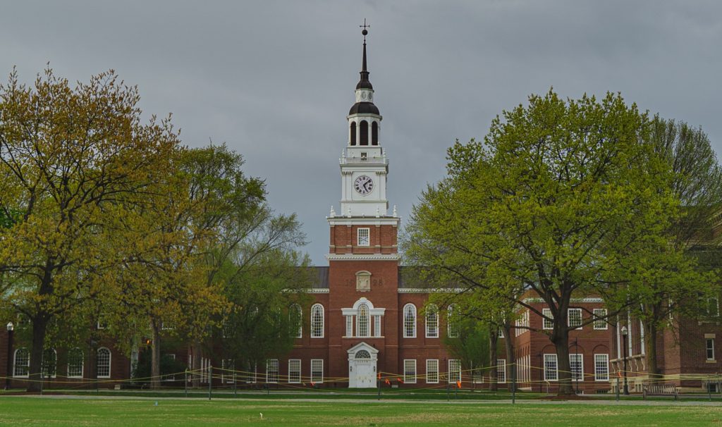 Dartmouth College Original Photo by Wei Zeng on Unsplash