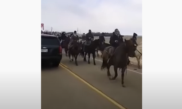 Hundreds Arrive on Horseback to Support Trucker Protest at US-Canada Border Crossing - Granite Grok