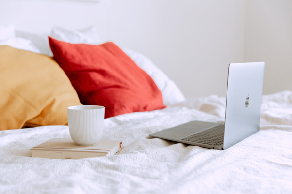 Laptop mug bed images.pexels.comphotos3975585pexels-photo-3975585.jpeg