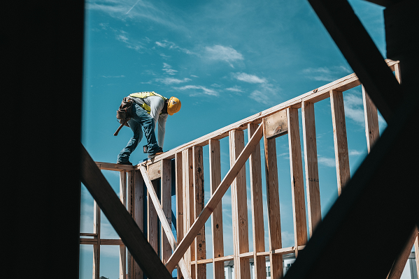 Construction worker Photo by Josh Olalde on Unsplash