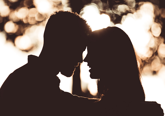 Couple dating original Photo by Sean Stratton on Unsplash