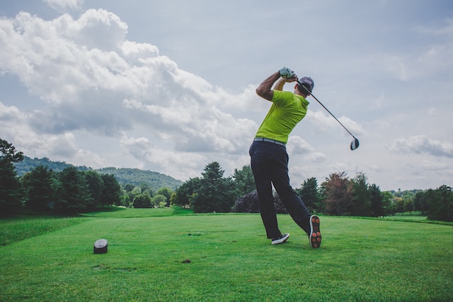 Golf Golfing Photo by Courtney Cook on Unsplash