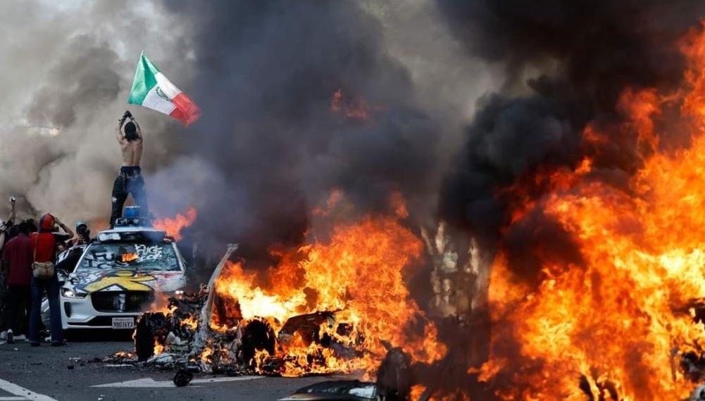 LA car fires thug with mexican flag