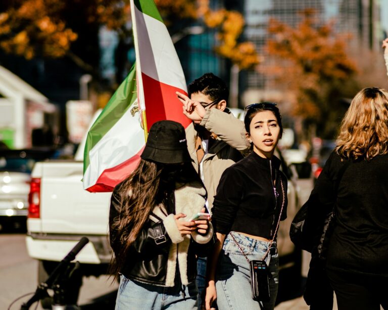 Women Iran freedom protest