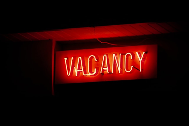 Neon vacancy sign