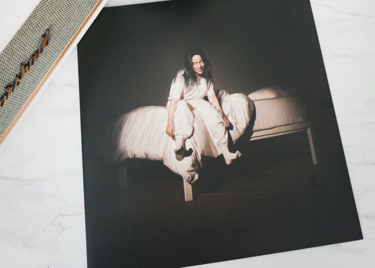 Billie EIlish labumn cover