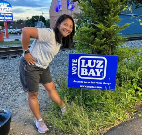 Luz Bay woke stooge sign edit