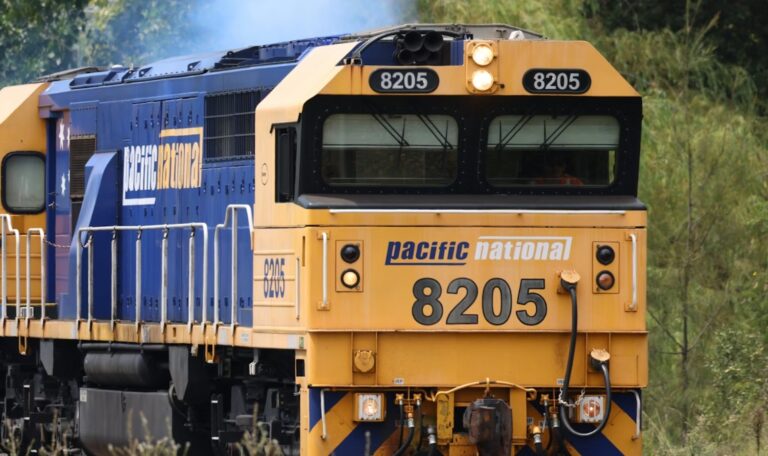 modern deisel freight locomotoive
