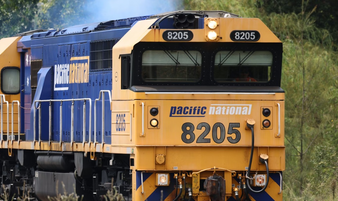 modern deisel freight locomotoive