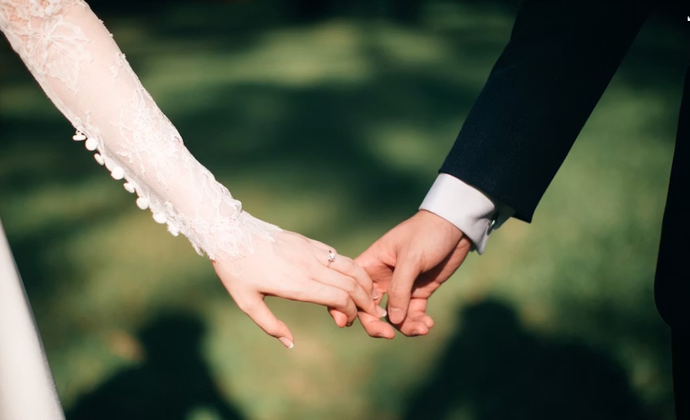 wedding husband and wife holding hands