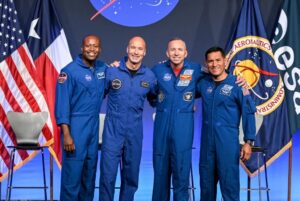 Artemis III crew