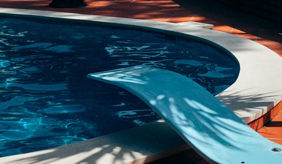 swimming pool diving