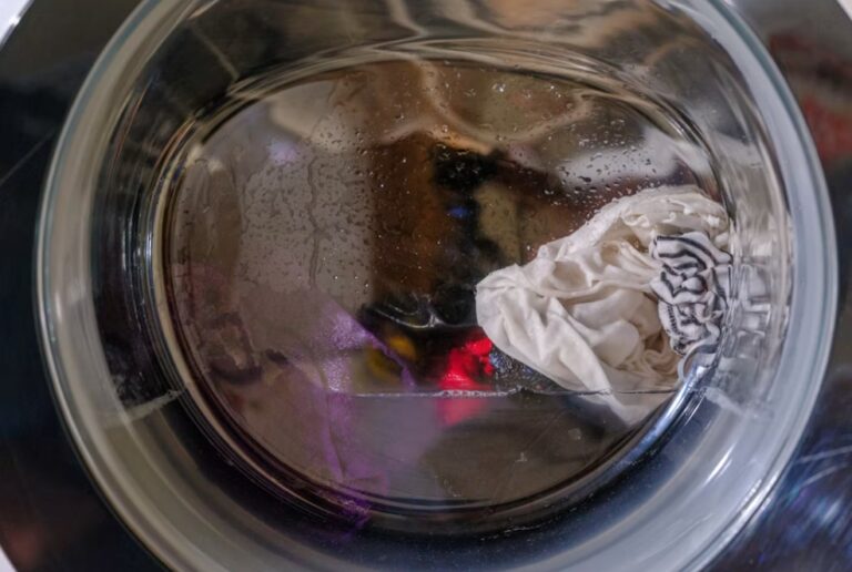 washing machne door closed with wet clothes
