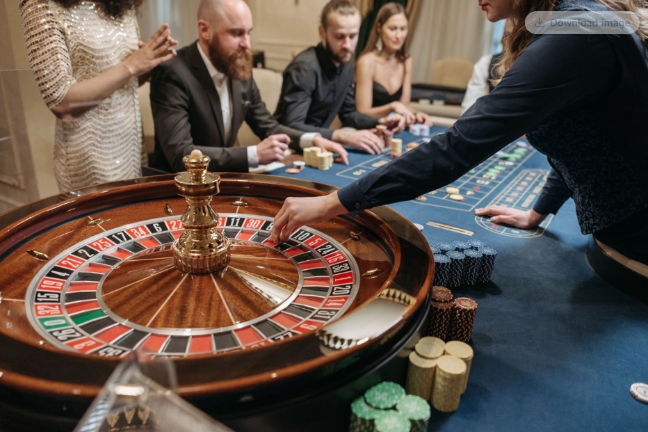 gambling roulette wheel - Bazoom provided image